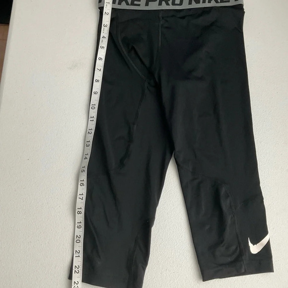 Boy’s Large Nike Pro 3/4 compression pants - Picture 5 of 6